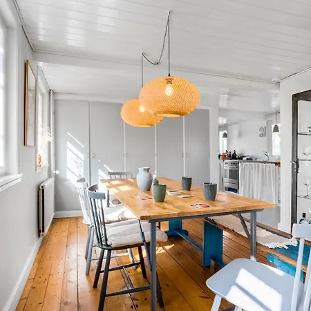 4 Bedroom Cozy In Prázdninový dům *