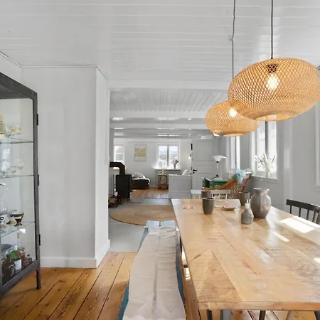 4 Bedroom Cozy In