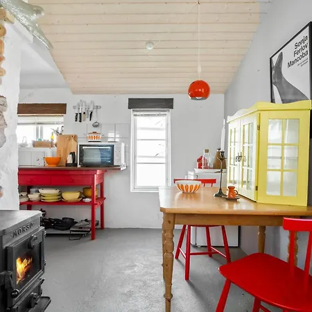 4 Bedroom Cozy In Prázdninový dům